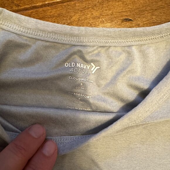 Old Navy Active Go-Dry Cloud Motion Tops (Set of 2) – Size S/M – VGUC - Picture 3 of 5
